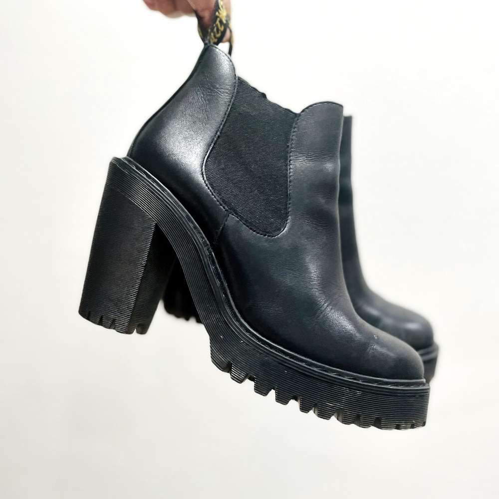 Dr. Martens Hurston heeled Chelsea style boots